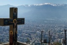 Colline San Cristobal, vue sur les montagnes enneigées